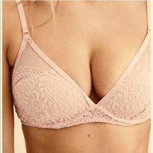 AERIE REAL POWER WIRELESS PUSH UP FAR OUT LACE BRA - 32D - EUC